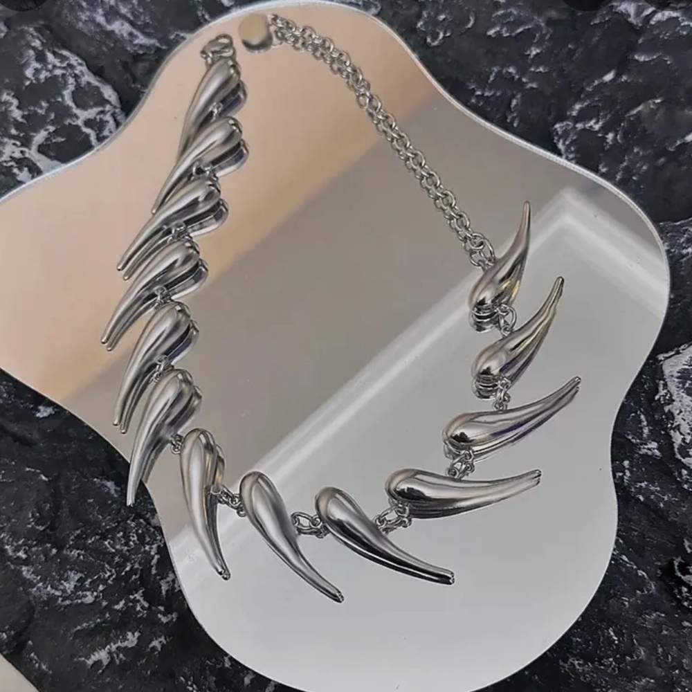 Elegant Titanium Steel Necklace - Picture 3 of 4
